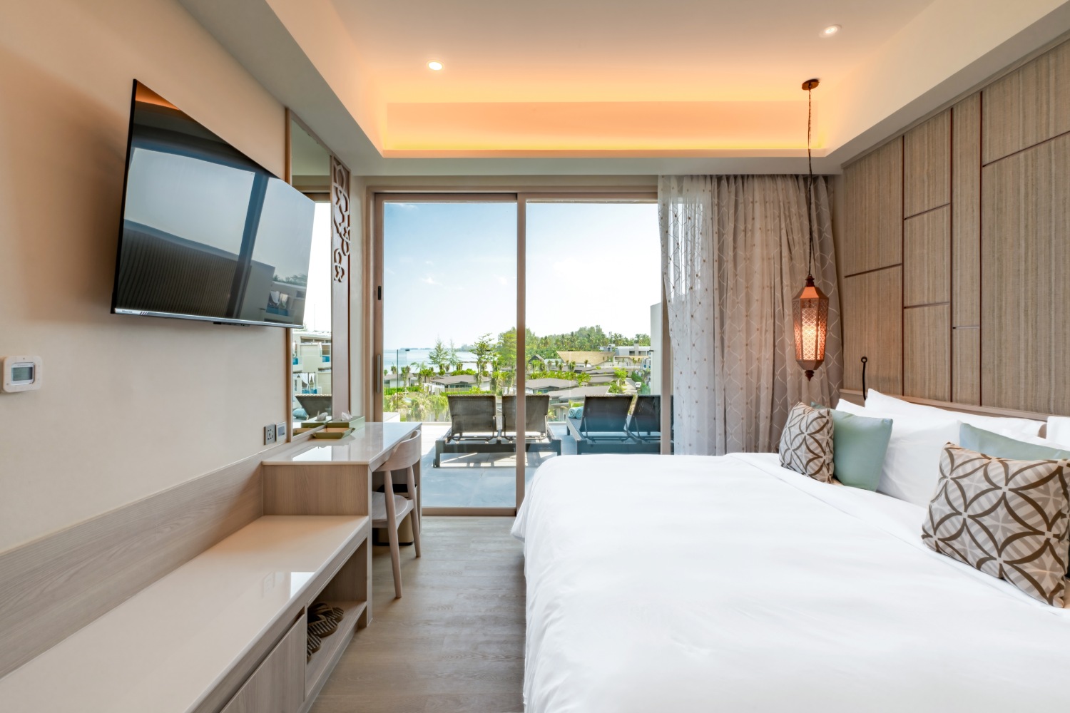 Seaview Penthouse Family Pool Suite